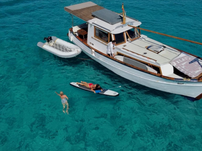 Motorboat hire in La Savina - Madera Clásico Estilo Llaut