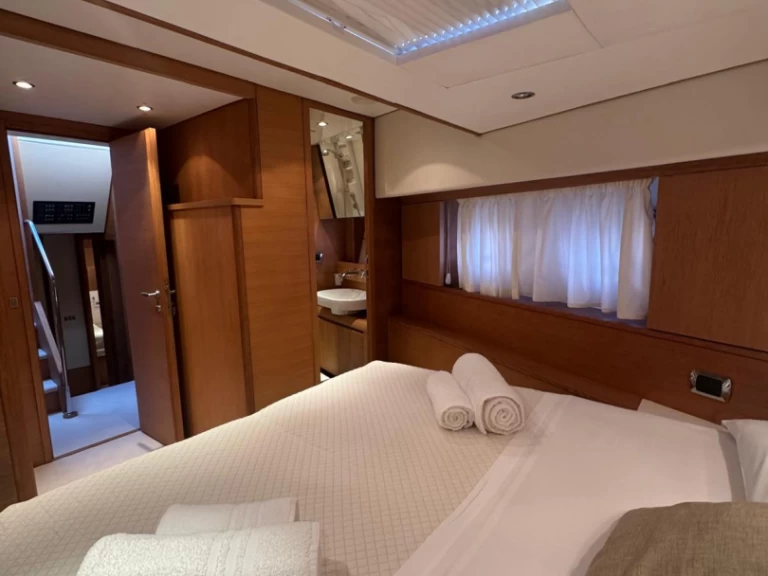 Hire Luxury Yacht with or without skipper Aicon Capo d'Orlando Porto