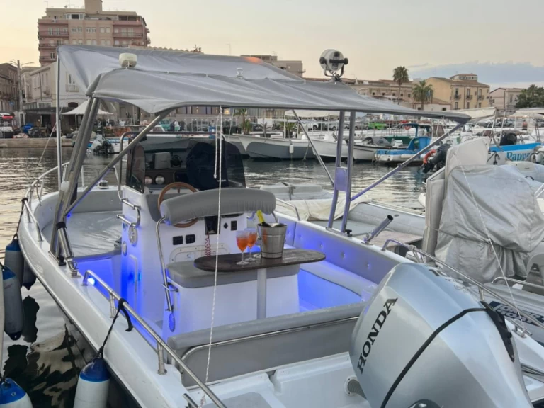 Hire Motorboat with or without skipper Megamar Siracusa