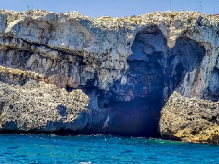 Motorboat to hire Siracusa at the best price