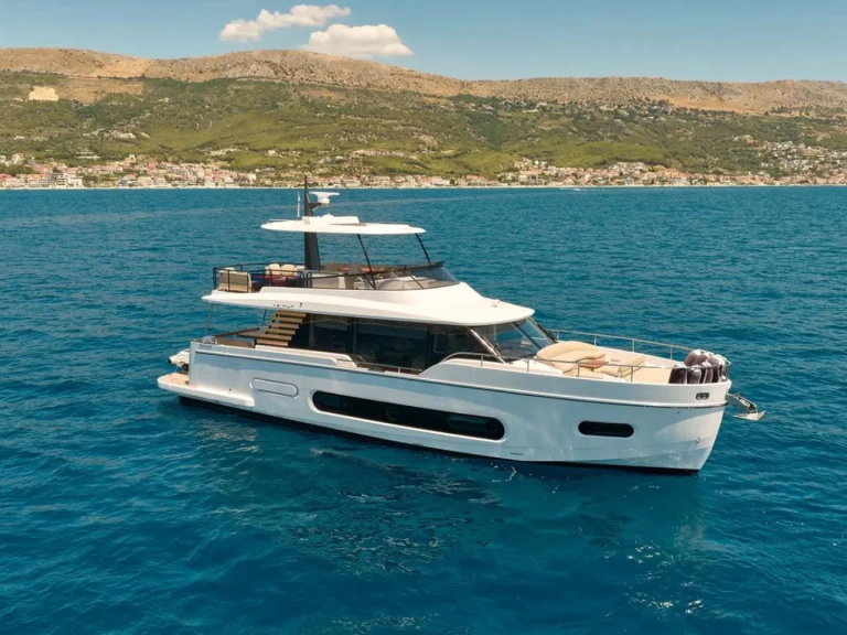 Hire Luxury Yacht with or without skipper Azimut Podstrana