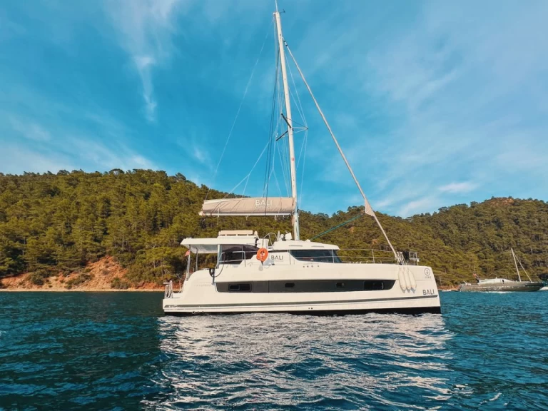 Yacht hire Göcek cheap Bali Catspace Voile