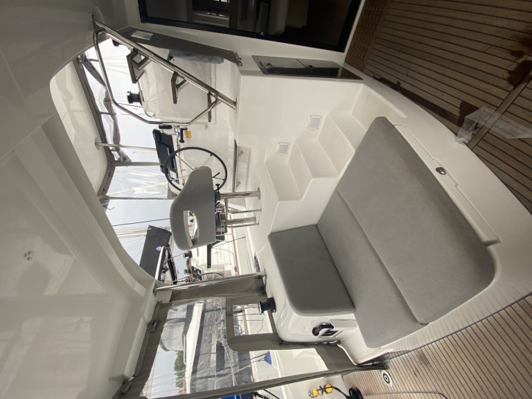 Hire Catamaran Lagoon with a boat licence