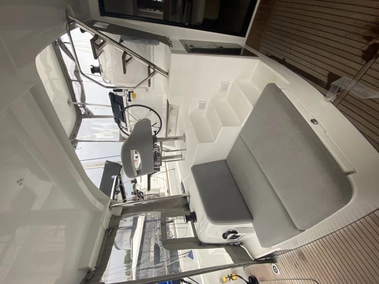 Hire Catamaran Lagoon with a boat licence