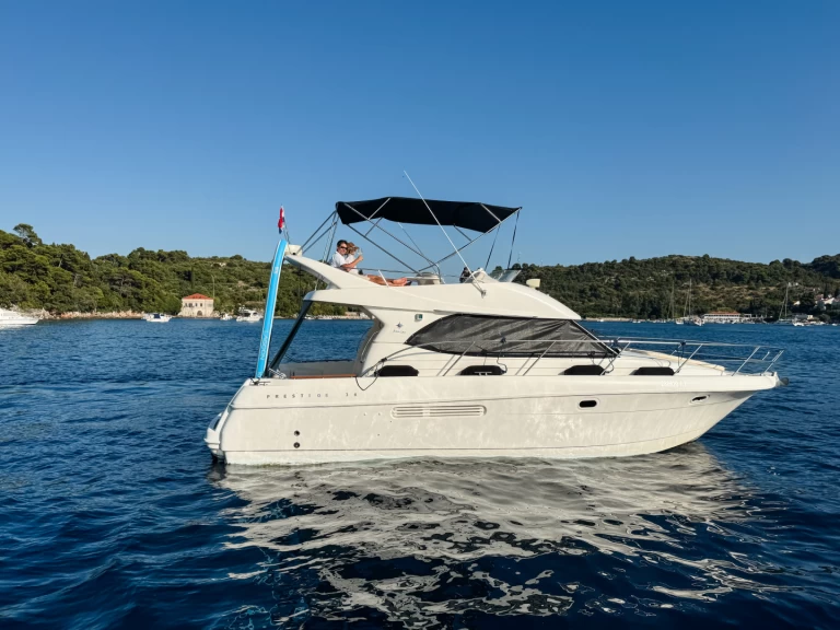 Yacht charter Dubrovnik - Jeanneau Prestige 36 Fly on SamBoat