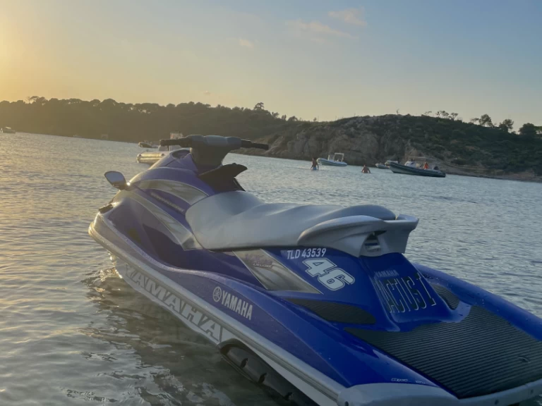 Hire a Yamaha vx Vx La Londe-les-Maures