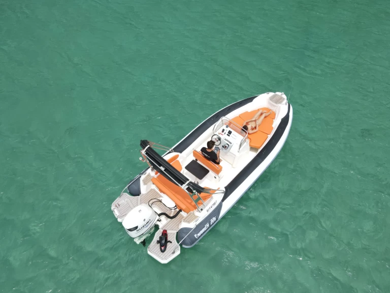 Charter a Marlin Boat Marlin Boat 226 FB in Porto-Vecchio on Samboat