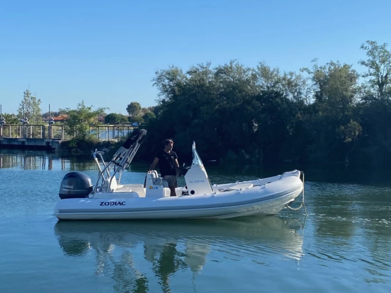 Charter a Zodiac Medline 5.8 in Arcachon on Samboat