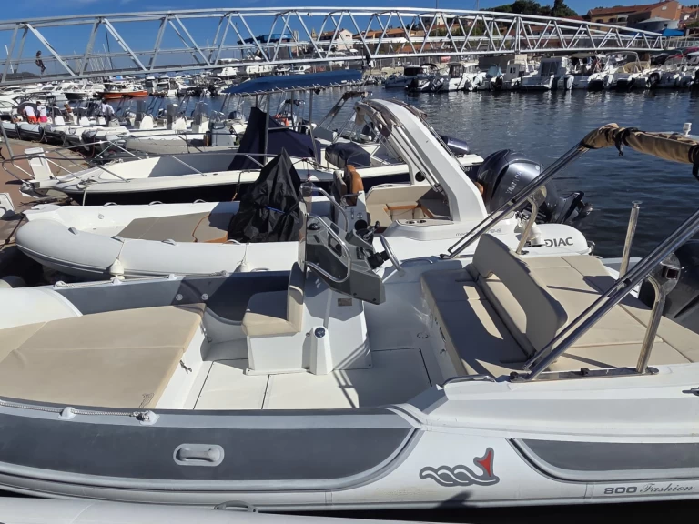 Yacht charter Saint-Florent - MV Marine 800 on SamBoat