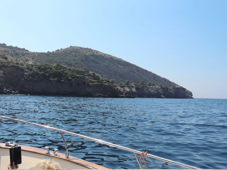 Yacht hire Massa Lubrense cheap Gozzo sorrentino