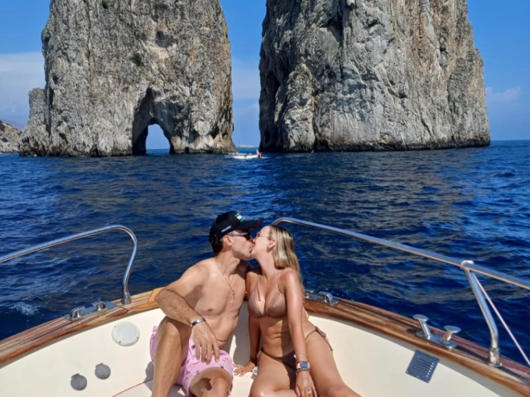 Charter a Di luccia Gozzo sorrentino in Massa Lubrense on Samboat