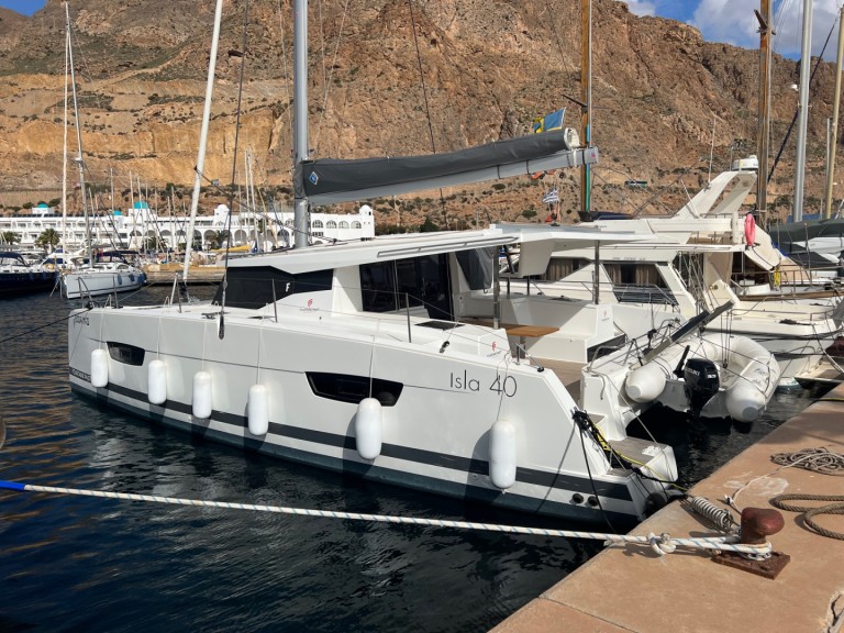 Hire Catamaran Fountaine Pajot with a boat licence