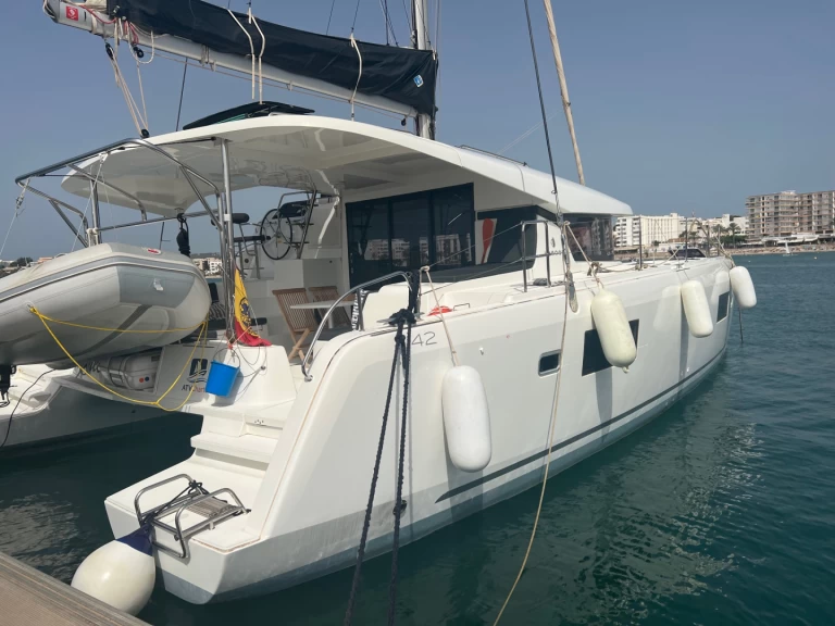 Yacht hire Sant Antoni de Portmany cheap Lagoon 42