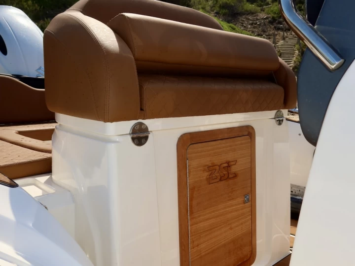 Yacht hire Hyères cheap Bsc 70 élégance