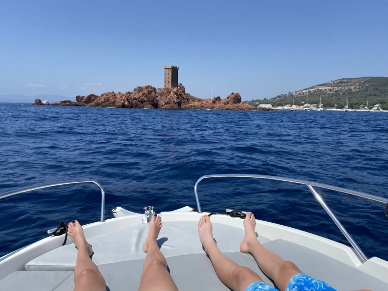 Hire a Bénéteau Flyer 650 Sun Deck Mandelieu-la-Napoule