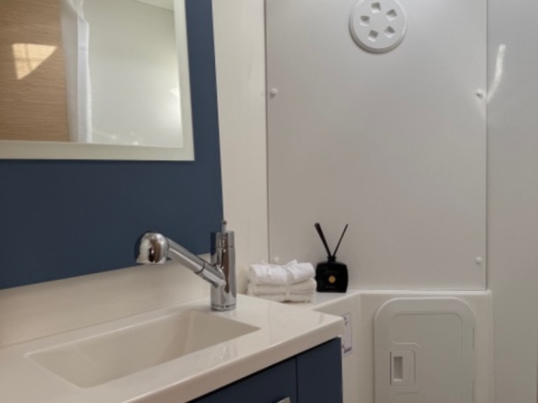 Hire Catamaran Fountaine Pajot with a boat licence