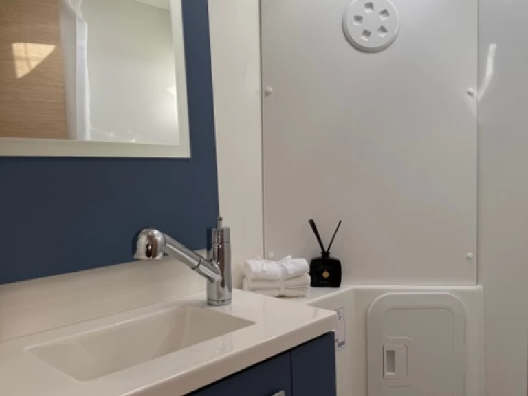 Hire Catamaran Fountaine Pajot with a boat licence