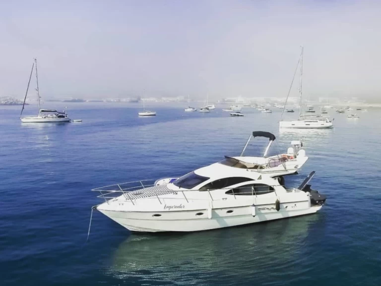 Yacht charter Tróia - Azimut Azimut 42 Fly on SamBoat