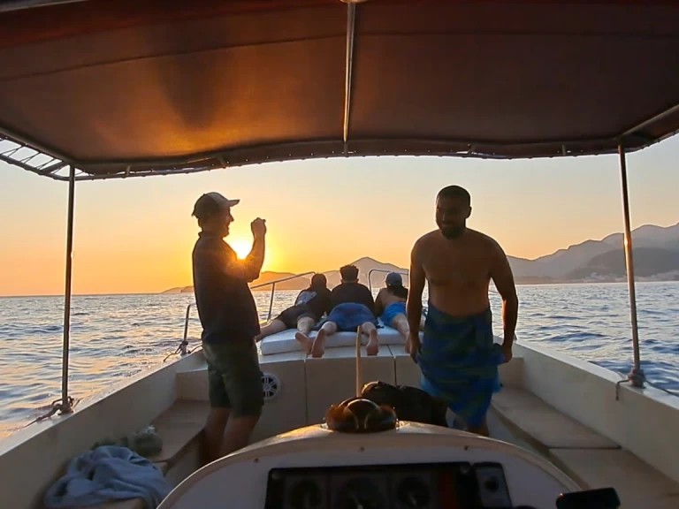 Hire Motorboat Navar with a boat licence