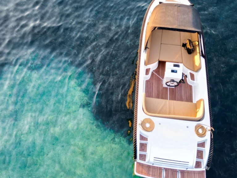 Yacht hire Mandelieu-la-Napoule cheap 555 tenders