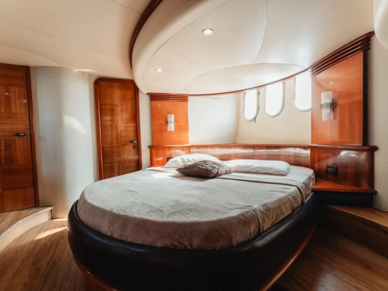 Yacht hire Cartagena cheap Azimut 62