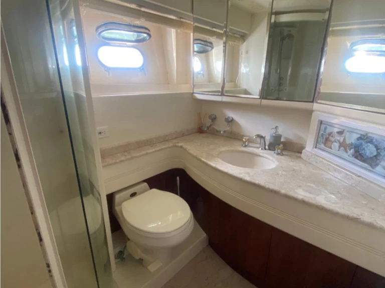 Hire a Azimut Azimut 70 Cartagena