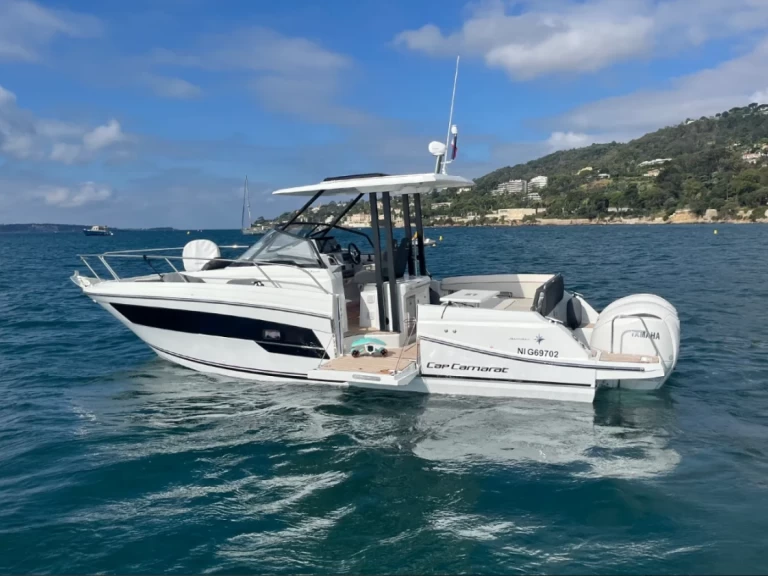 Hire a Jeanneau Cap Camarat 9.0 WA Série 2 Golfe-Juan