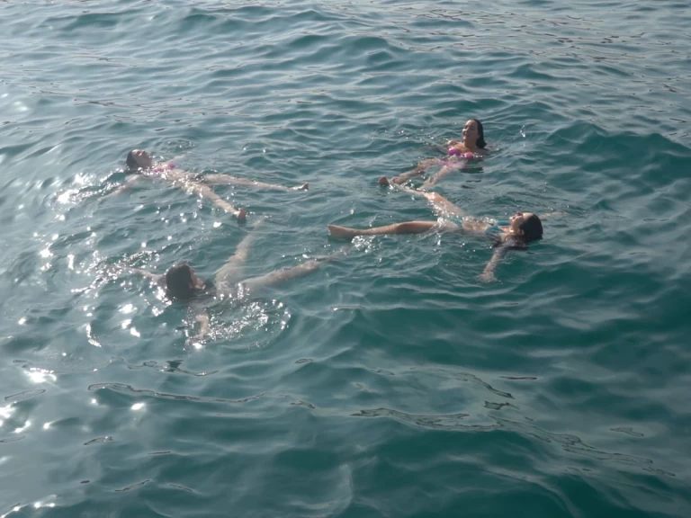 Sailboat to hire Badalona at the best price