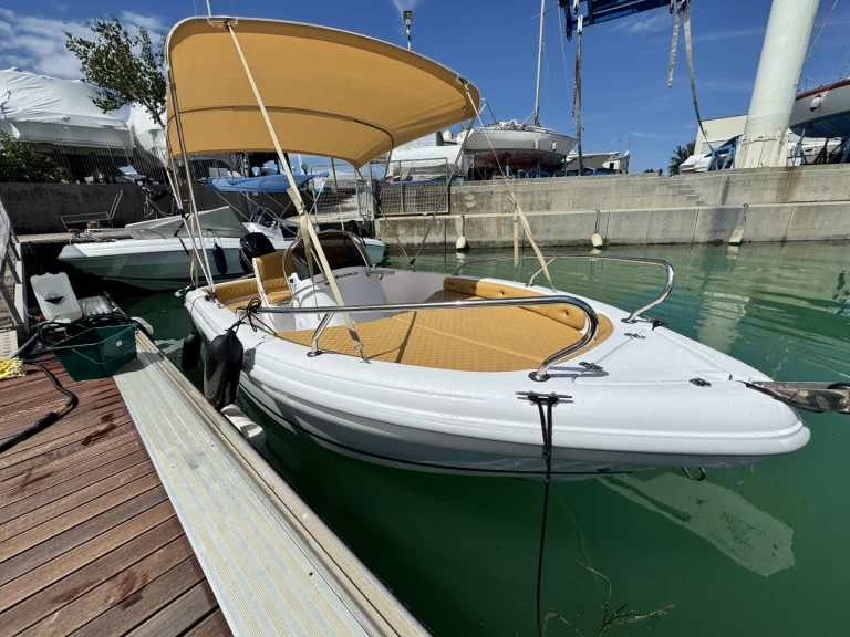Hire a Ranieri Shark 17 Lignano Riviera