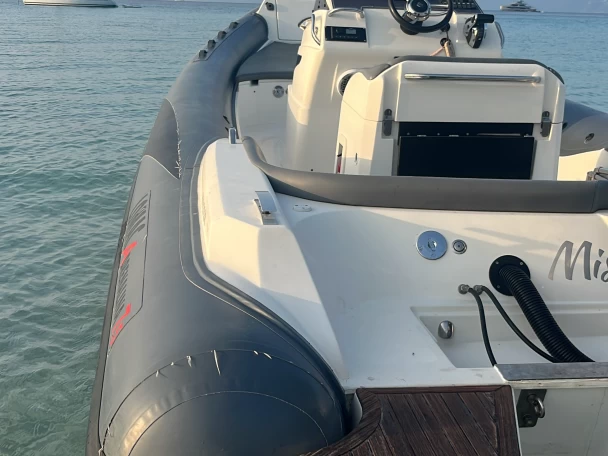 Charter a Lomac Adrenalina 7.5 in Saint-Florent on Samboat