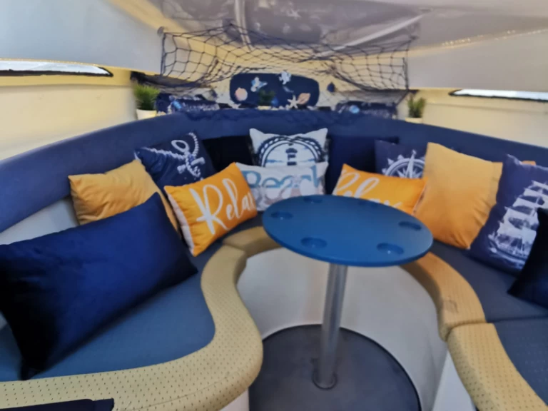 Hire Motorboat Rio with a boat licence