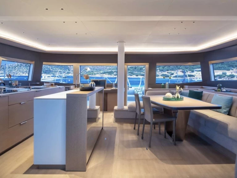 Hire a Lagoon Lady Ros&eacute; (Lagoon Sixty 5) Saint Vincent and the Grenadines