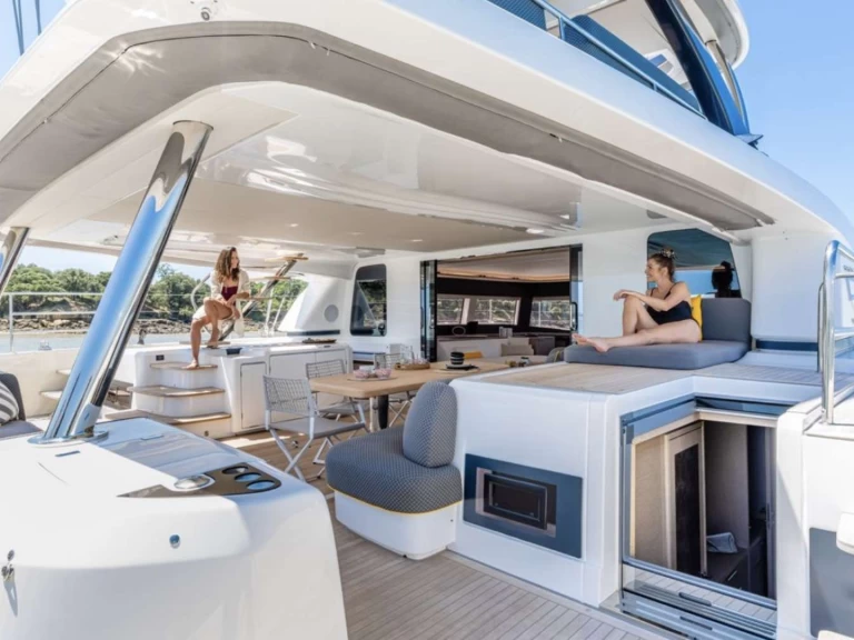 Hire Luxury Yacht with or without skipper Lagoon Saint Vincent and the Grenadines