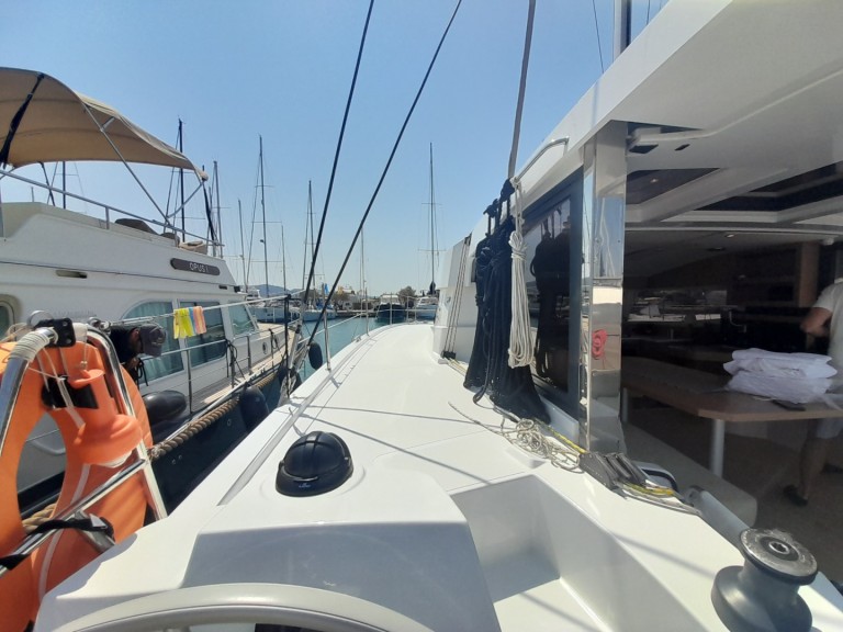 Catamaran to hire Lefkáda at the best price