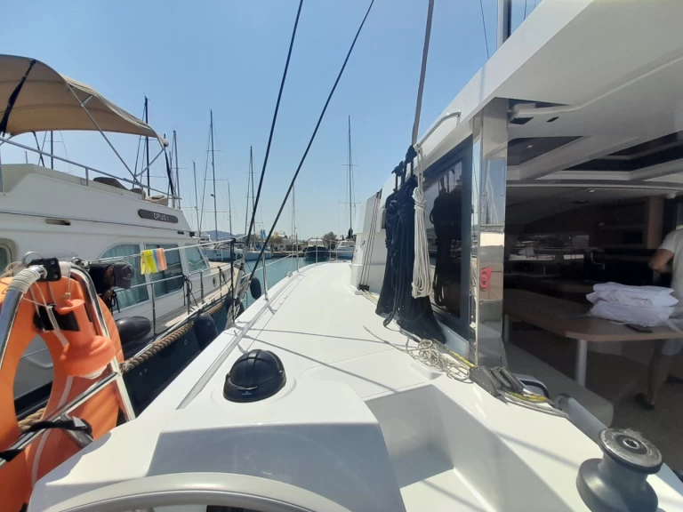 Catamaran to hire Lefkáda at the best price