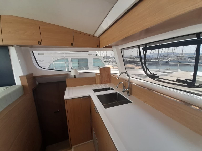 Catamaran to hire Lefkáda at the best price