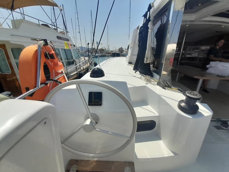 Catamaran to hire Lefkáda at the best price