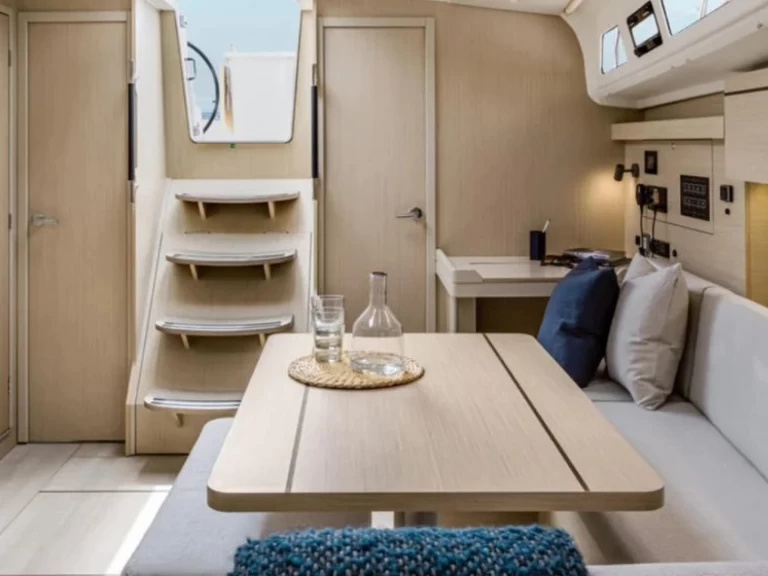 Sailboat hire in Le Marin - Bénéteau Oceanis 41