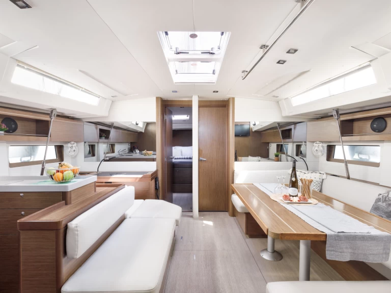 Yacht charter Rhodes (City) - Bénéteau Oceanis 51.1 on SamBoat