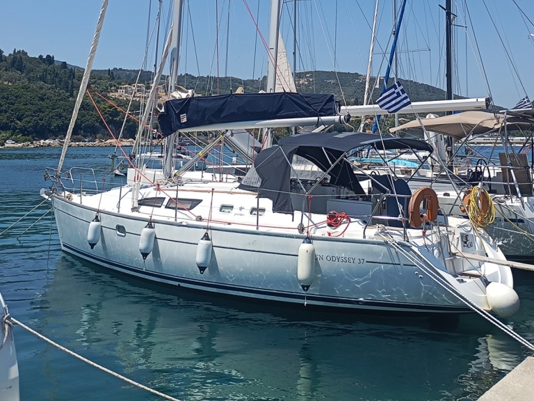 Hire Sailboat with or without skipper Jeanneau Nikiána