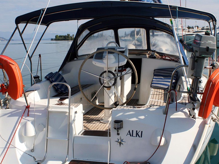 Hire Sailboat Jeanneau with a boat licence