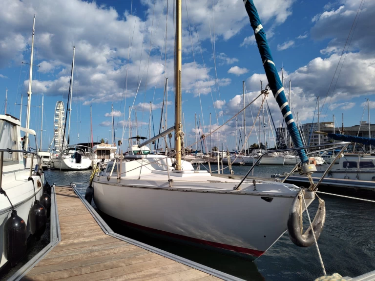 Jeanneau Sangria charter bareboat or skippered in  Le Barcarès