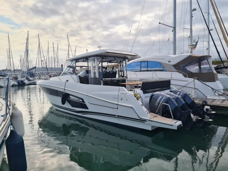 Motorboat hire in Les Sables-d'Olonne - Jeanneau Cap Camarat 12.50