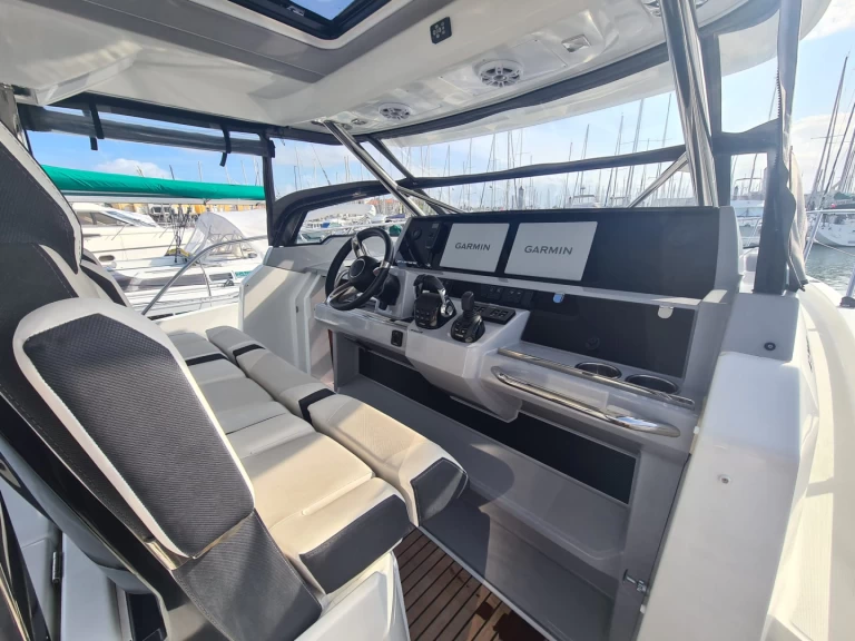 Hire a Jeanneau Cap Camarat 12.50 Les Sables-d'Olonne