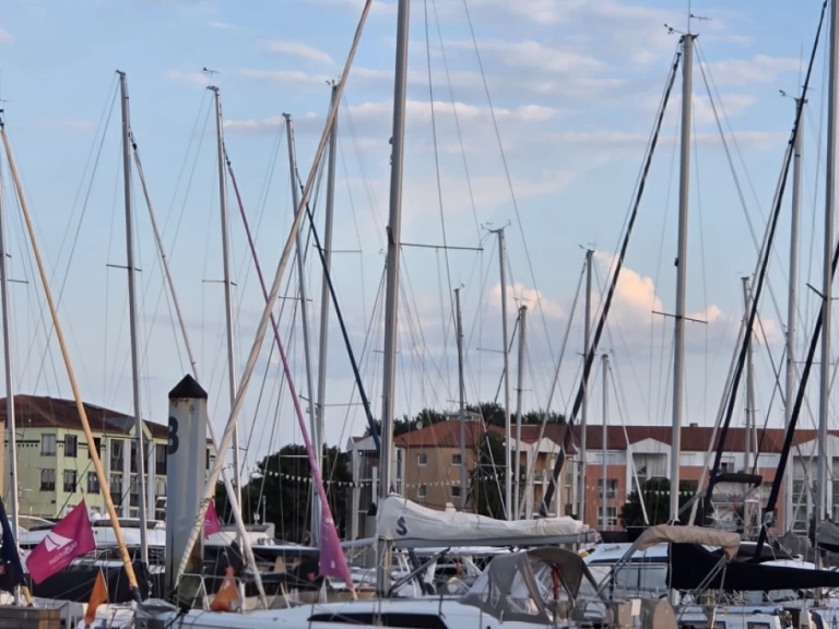 Hire Sailboat Bénéteau with a boat licence