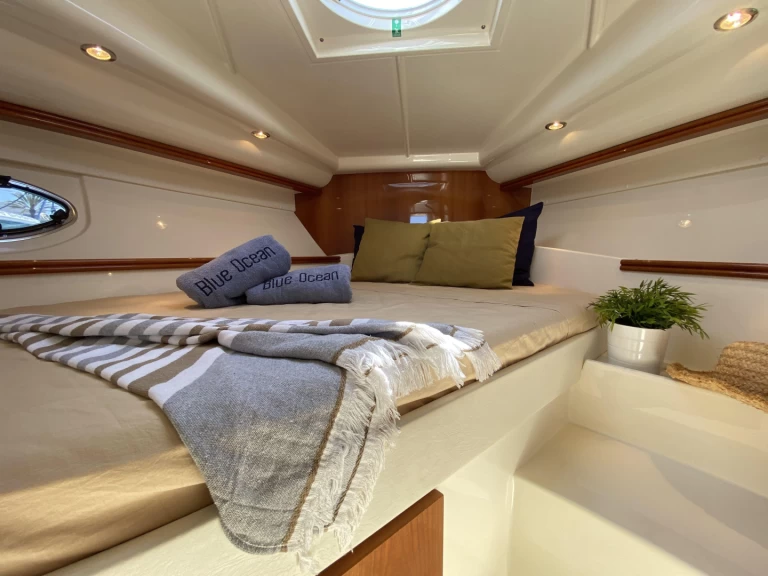 Charter a Pershing Pershing 37 in Ibiza Town on Samboat