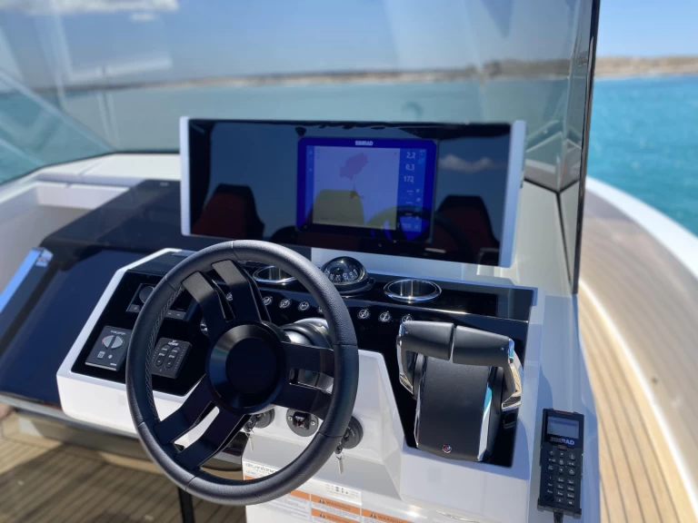 Motorboat hire in Ibiza Town - De Antonio d36