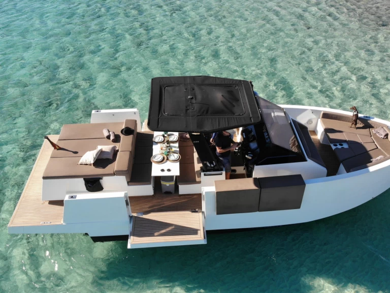Motorboat hire in Ibiza Town - De Antonio D34