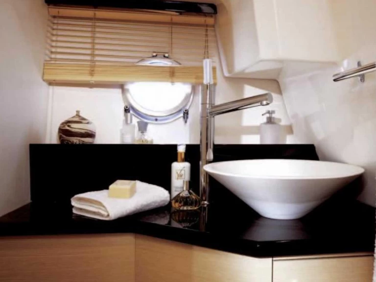 Motorboat hire in Ibiza Town - Sessa Marine Key Largo 30