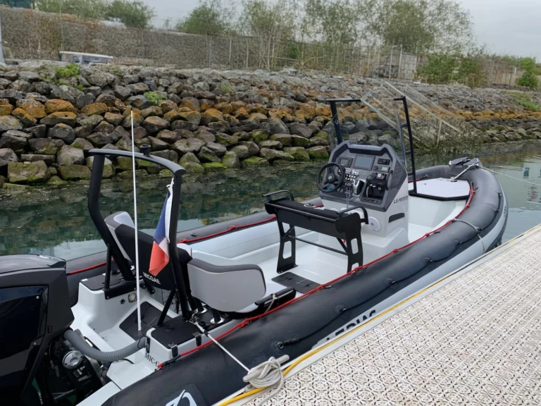 Hire a Zodiac Open 7 Les Sables-d'Olonne